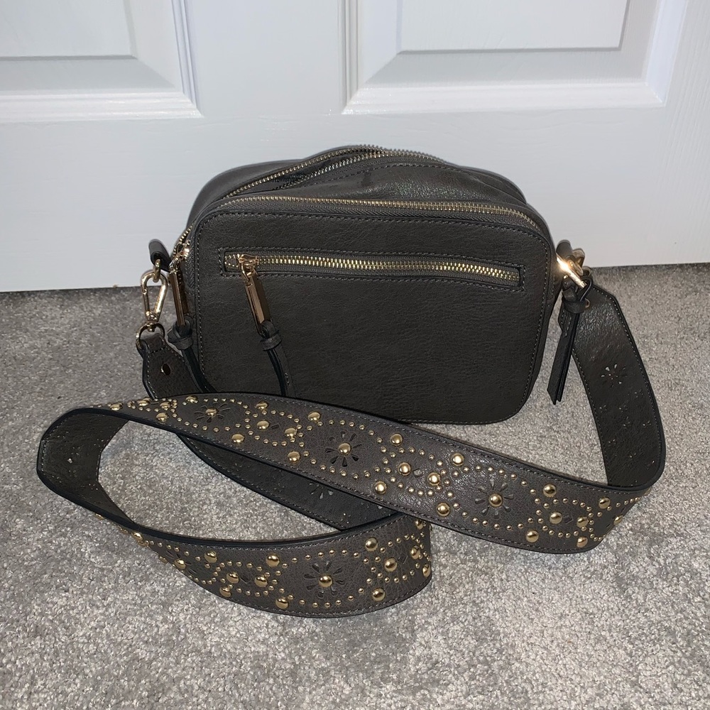 Free People Purse crossbody, gold detail and hardware. Excellent condition